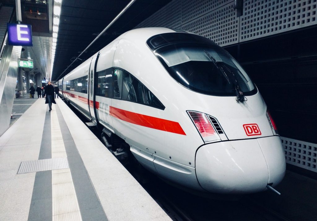 hukum tabrakan kereta api bekasi